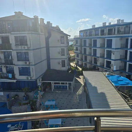 Blue Bay Seaview Апартамент Поморие